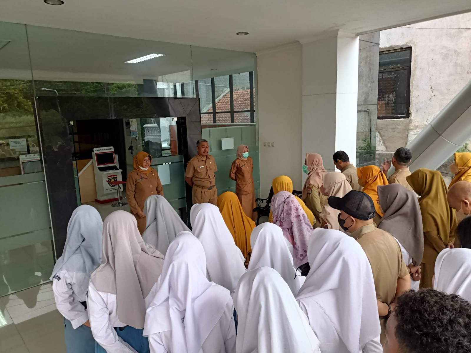 Pelaksanaan Apel Kedisiplinan Bagi ASN Dilingkup Dinas Perpustakaan Dan Kearsipan Kabupaten